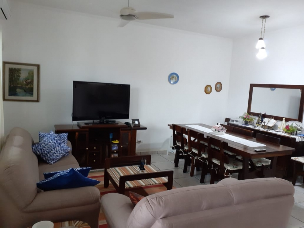 CASA COM 04 DORMITÓRIOS, SENDO